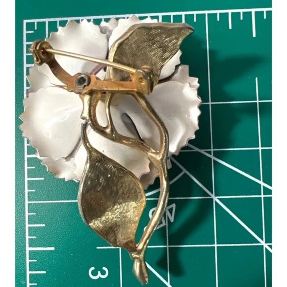 Vintage Lavender‎ Enamel 3D Floral Brooch Ruffled Purple Rhinestones Gold Tone